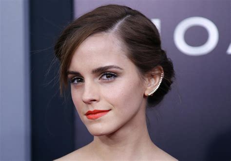 Emma Watson D Sign E Femme La Plus Remarquable De Lann E Elle
