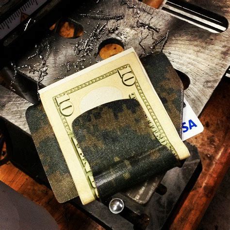 Jan 25, 2019 · mint.com: I kept cracking credit cards inside my leather wallet, so I improvised with some Kydex and made ...