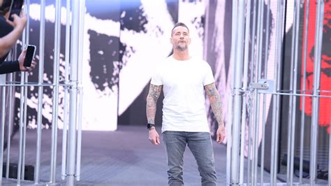 Cm Punk Makes A Heartfelt Return To Monday Night Raw And Tells Wwe Fans Ive Finally Come