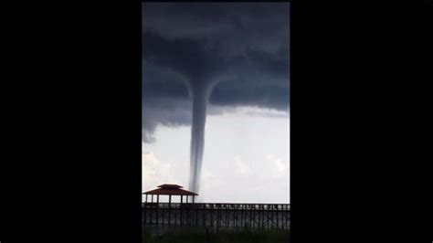 Video Huge Waterspout Off The Gulf Coast Abc7 Chicago