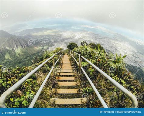 Hike Stairway To Heaven Haiku Stairs Hawaii Oahu Usa Stock Photo