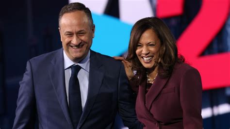 When she wed emhoff in 2014, the couple began giving tens of thousands. La historia de amor imposible de Kamala Harris con final ...