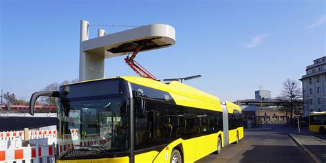 BVG schafft E Gelenkbusse an Zeitung für kommunale Wirtschaft