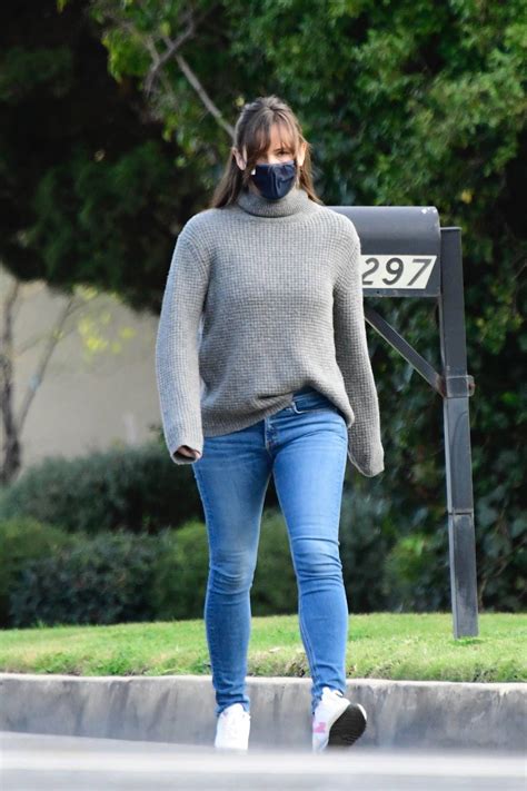 Jennifer Garner In Skinny Jeans Seen In Her Brentwood