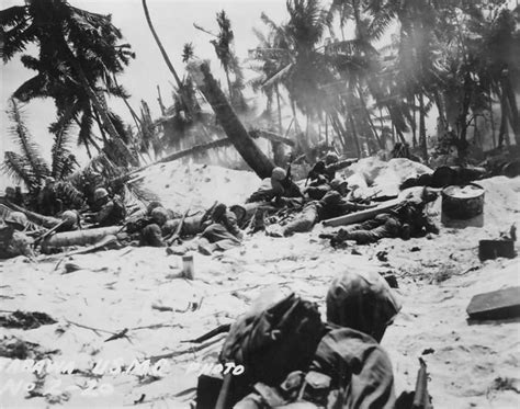 Marines In Action Battle Of Tarawa World War Photos