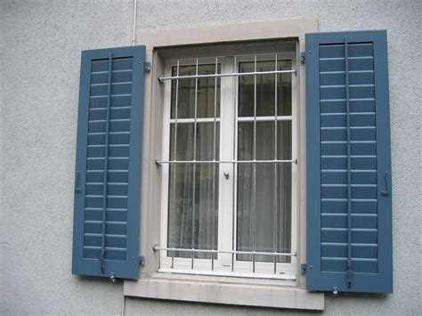 Einseitig drehende schrauben, die nur in sich schließende richtung bewegt werden können. Fenstergitter | PCP METAL GmbH Zürich