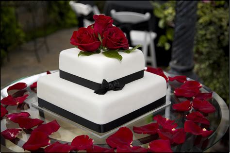 square wedding cakes for your special day