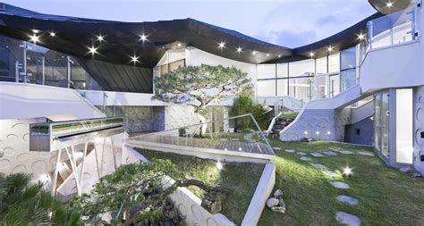 This Epic South Korean Mansion Blends Modern Lines With Traditional