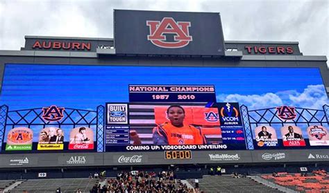 Auburn Fans React To Jordan Hares New Giant Scoreboard