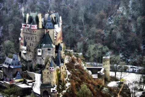 Eltz Castle In Snow Bing Images Beautiful Places Pinterest