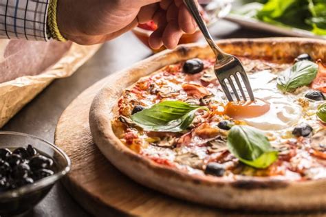 pizza capricciosa ricetta ingredienti e calorie melarossa