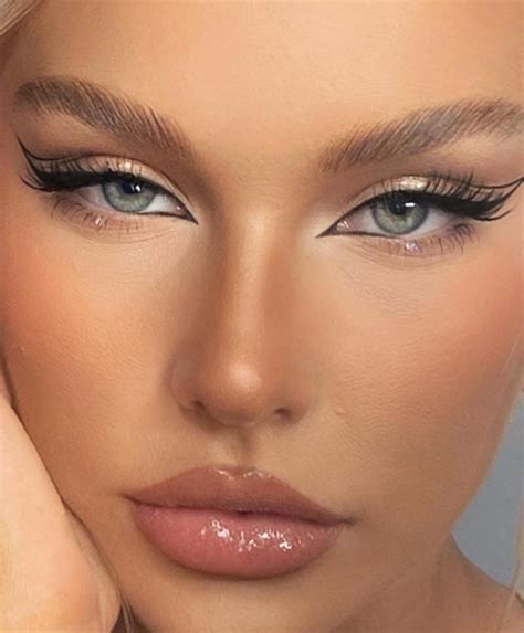 Makeup Looks To Recreate Nude Eyeshadow Black Graphic Lines
