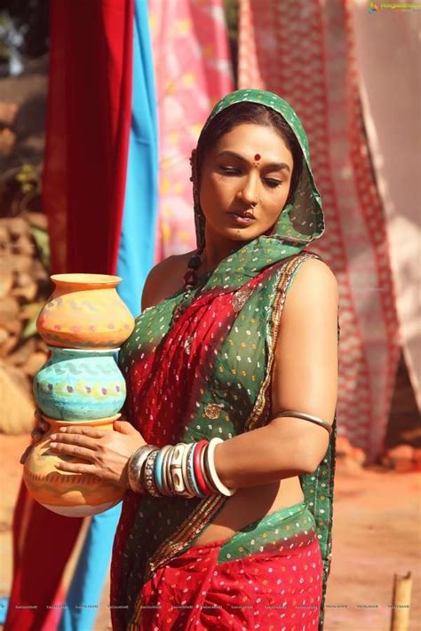 How To Wear Saree Without Blouse And Petticoat South Indian Actress Photo Indian Actress Photos