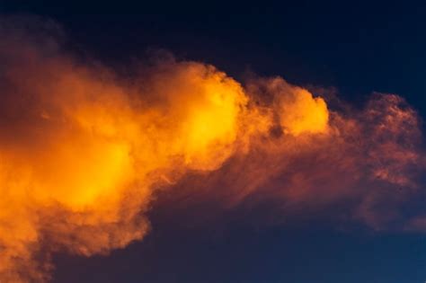 Premium Photo Beautiful Orange Cloud Formation In The Blue Sky At Sunset