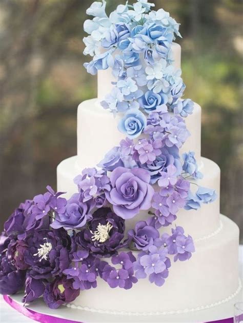 24 stunning sugar flower wedding cakes you ve never seen before in 2020 lila hochzeitstorte