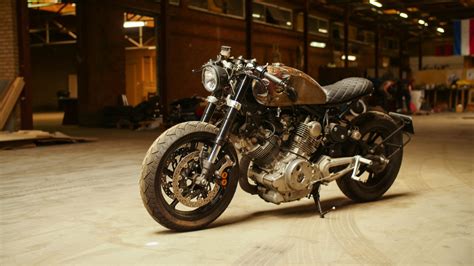 Check out greg´s talent for transforming rusty bikes into beautiful machines on his website. Yamaha XV750 Cafe Racer - BikeBound