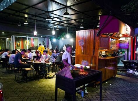 Tempat ini selalu ramai pengunjung baik dari alamat: 7 Tempat Wisata Kuliner Untuk Buka Puasa Di Jakarta ...
