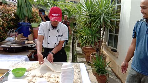 09:24 cara buat roti canai dengan betul. Engineer dari Jepun tebar roti canai - YouTube