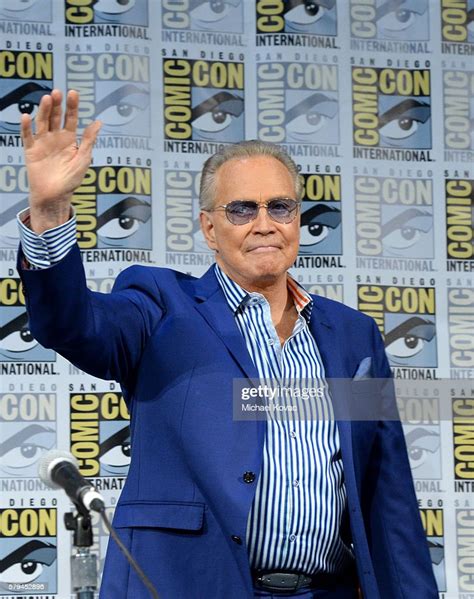 Actor Lee Majors Waves To Fans At The Ash Vs Evil Dead Comic Con