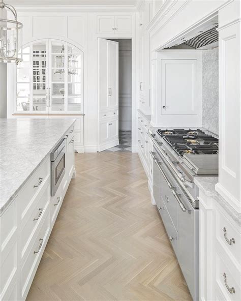 Amazing gallery of interior design and decorating ideas of herringbone wood floors in living rooms, dens/libraries/offices, dining rooms, laundry/mudrooms, bathrooms, kitchens, entrances/foyers by elite interior designers. Herringbone Kitchen Floor Ideas and Inspiration | Hunker