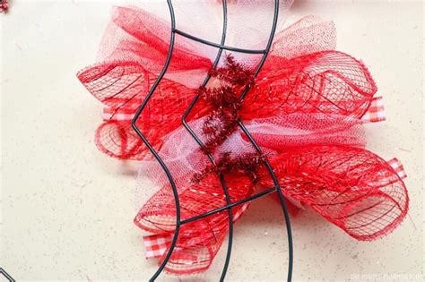How To Make A Heart Shaped Deco Mesh Valentine Wreath