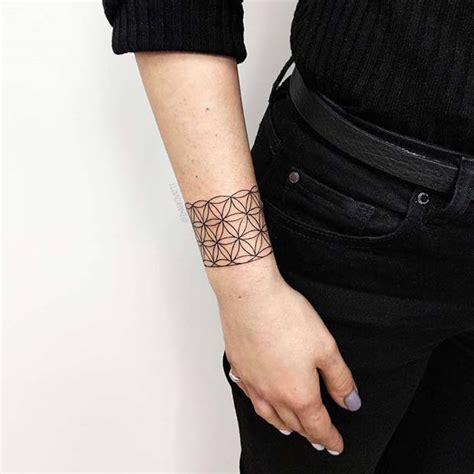 21 Bracelet Tattoo Ideas That Look Like Jewelry Stayglam