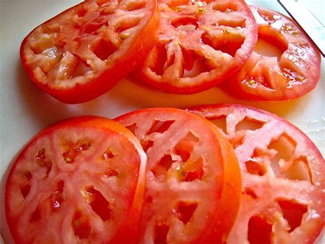 How To Slice A Tomato Sliced Tomato Tomato Eat