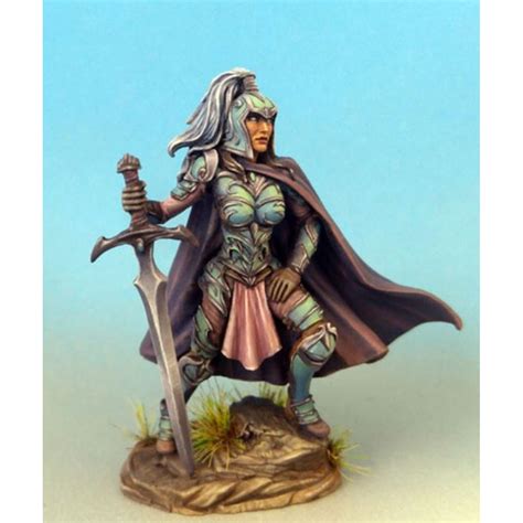 Dark Sword Miniatures Visions In Fantasy Female Warrior With Two Handed Sword