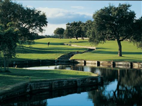 A new life for the old. San Roque Old Golf course : Information