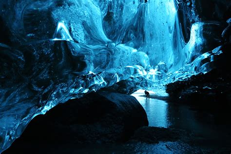 神秘の絶景！アイスランドの氷の洞窟 世界一周フォトたび