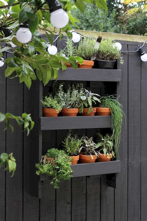 When designing with herbs the first thing to consider after growing requirements is growth habit. 16 Beautiful Garden Decorating Ideas | Diy herb garden ...