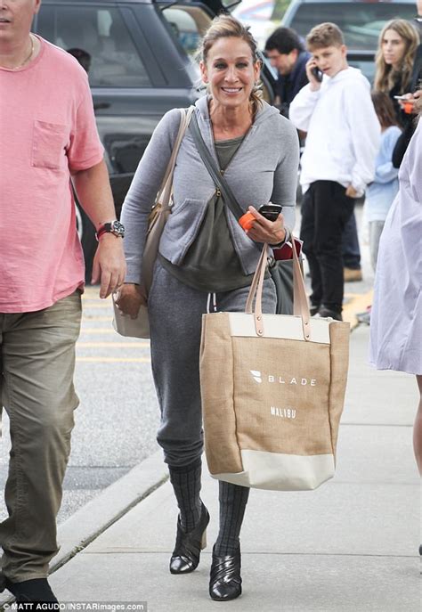 Sarah Jessica Parker Is Casual Chic In Sweatpant Ensemble Daily Mail