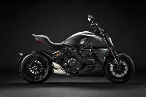 Reviewed 2021 Ducati Diavel 1260 Moto Lane