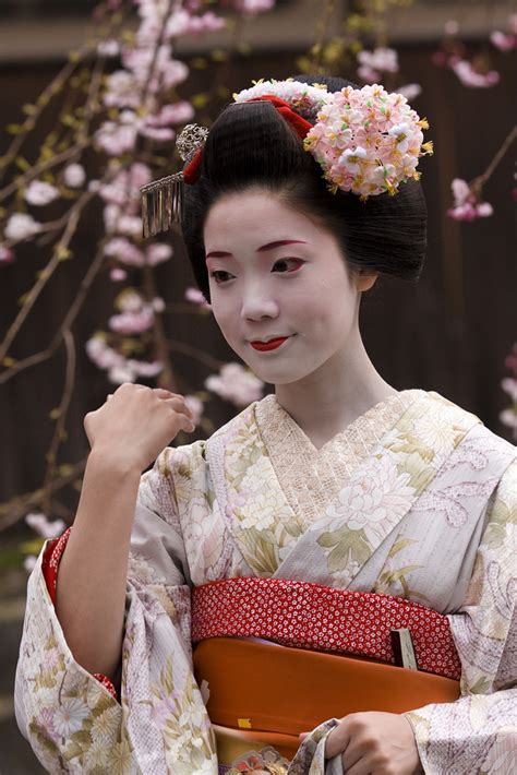Under Cherry Blossoms Gion Kobu Maiko Takahiro Flickr