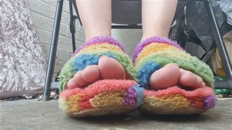 Well Worn Smelly Used Ugg Slippers Sweaty Bare Feet Tease Foot Fetish Foot Ignore Soles Nails