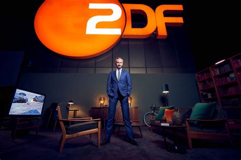Jan böhmermann und die produktionsfirma btf wollen eine vierwöchige produktionspause bis zum 12. Jan Böhmermann: Erstmals mit seiner Satire-Show Magazin Royal im ZDF