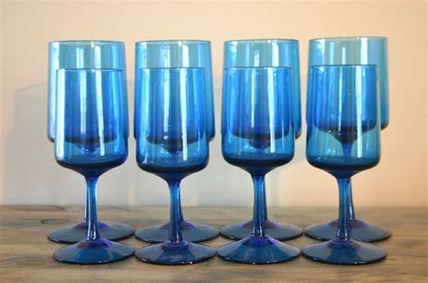 Set Of 8 Vintage Electric Blue Wine Glasses Etsy Blue Wine Glasses Wine Glasses Electric Blue