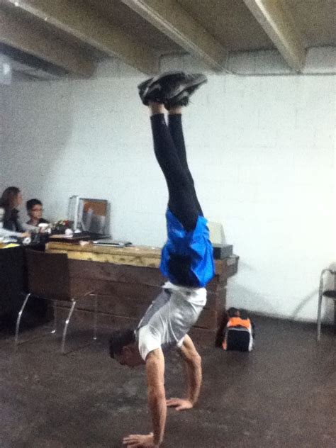 Pin By Elijah Barga On Handstands Handstand Sporty Style