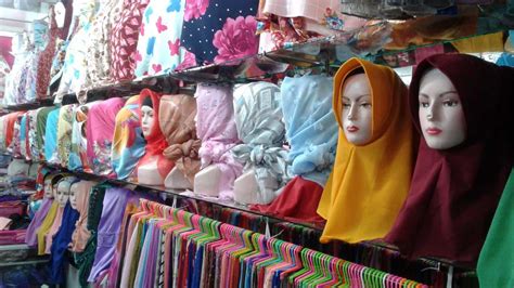 Check spelling or type a new query. Cara Mengikat Rambut Panjang untuk Wanita Berjilbab
