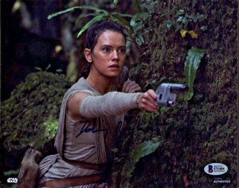 Daisy Ridley Signed Star Wars The Force Awakens 8x10 Photo 8 Rey
