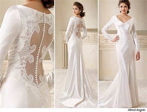 Edward has a full on major league baseball shirt. "Breaking Dawn" Wedding Dress -- Get It for $799! | toofab.com