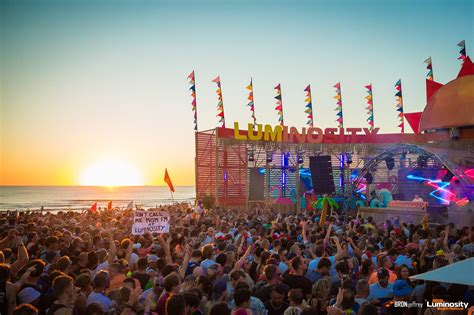 September 2021, stehen peter maffay, jethro tull, ub40 feat. Put Yourself in a Trance with these Luminosity Beach ...