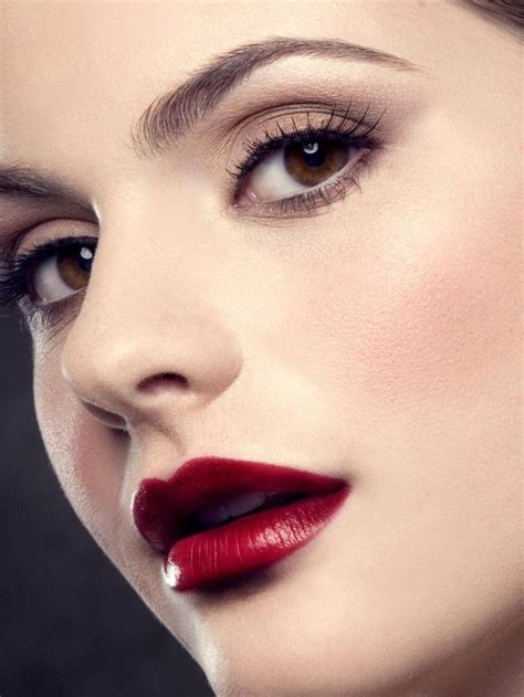 Vampire lips | Makeup obsession, Diy beauty hacks, Makeup