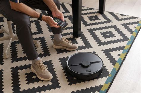 Can Roomba Go Over Rugs Ultimate Guide On Roomba And Rugs • Smart Homeness