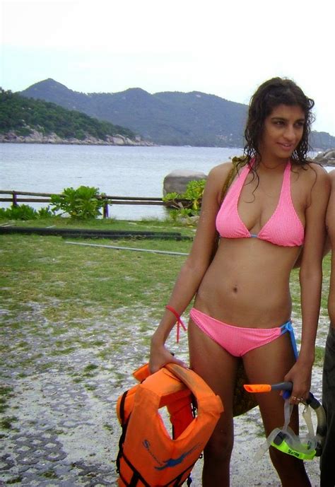 beautiful desi sexy girls hot videos cute pretty photos desi hot indian girls in bikini on