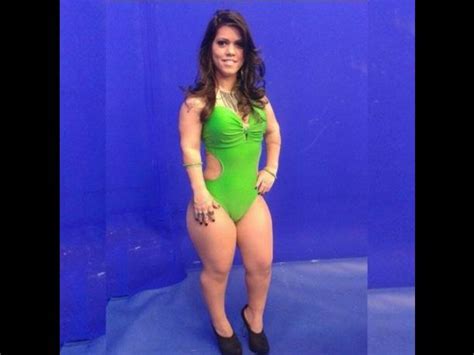 Karina Lemos Es Considerada La “mujer Enana” Más Sexy Del Mundo