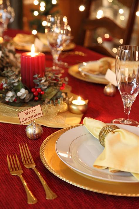 25 Elegant Christmas Table Settings Holiday Table Ideas