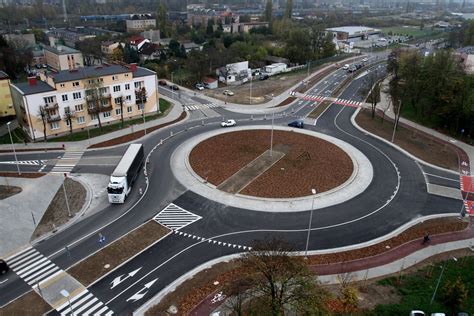 Nowe Rondo Na Skrzyżowaniu Dmowskiego Armii Krajowej Żelaznej I Górnej W Piotrkowie Otwarte