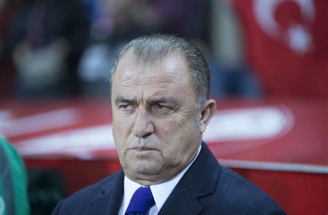 Daha en başında milan'da uzun süre görev yapamayacağı ac milan'ı temsil etmesi gereken resmi aktivitelere kravat takmadan gelebiliyor; Former AC Milan coach condemns Turkey fans' whistles - GazzettaWorld