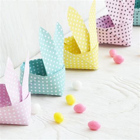 Neben stoff können sie auch jute oder filz in verschiedenen farben zum hasen basteln verwenden. Origami Osterhasen Korb - kostenlose Vorlage als PDF ...